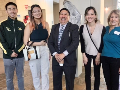 Chancellor Yamamura with students and trustee